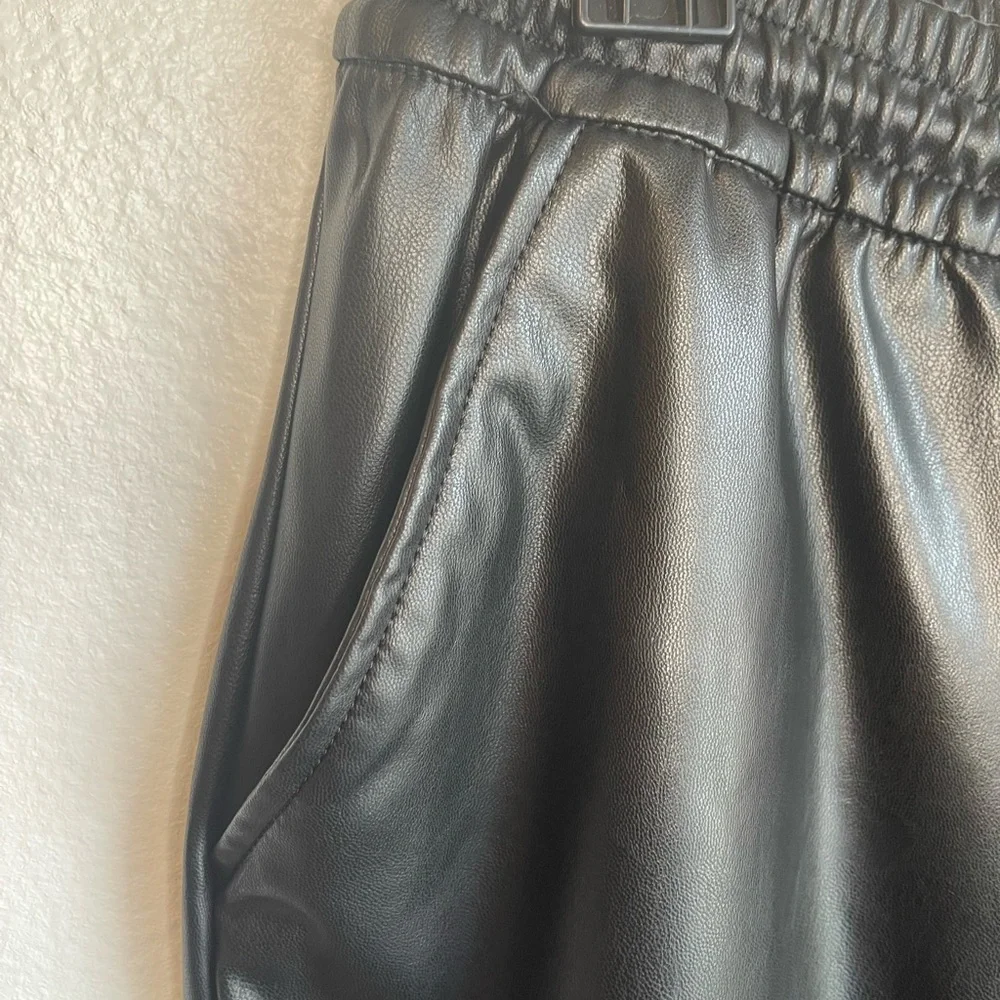 H&M‎ Black Faux Leather Women’s Jogger Baggy style Pants size 10